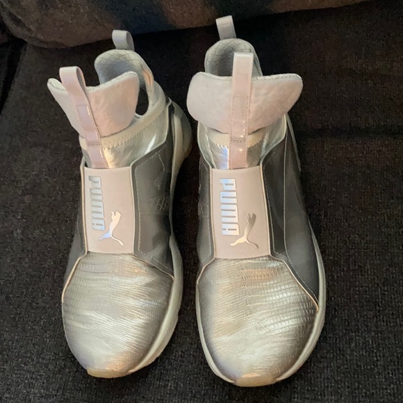 Women’s Puma Sneakers, Silver, size 6-1/2 - Picture 1 of 5